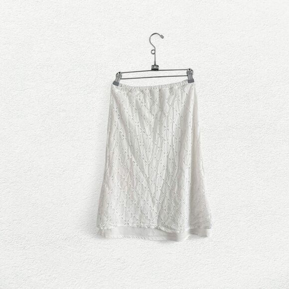 NIA the Label Cedar Skirt in White - Picture 2 of 8